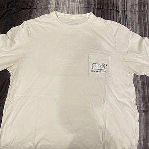 Medium vineyard vines T-shirt